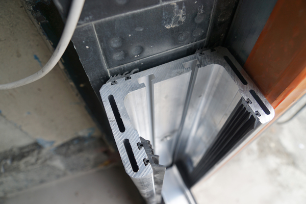 installation-batardeau-inondation-aluminium-joints