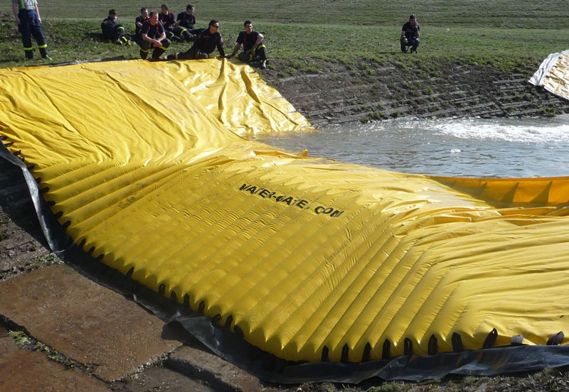 Test d'un batardeau souple Water-Gate© WA-50 par la sécurité civile Tchèque